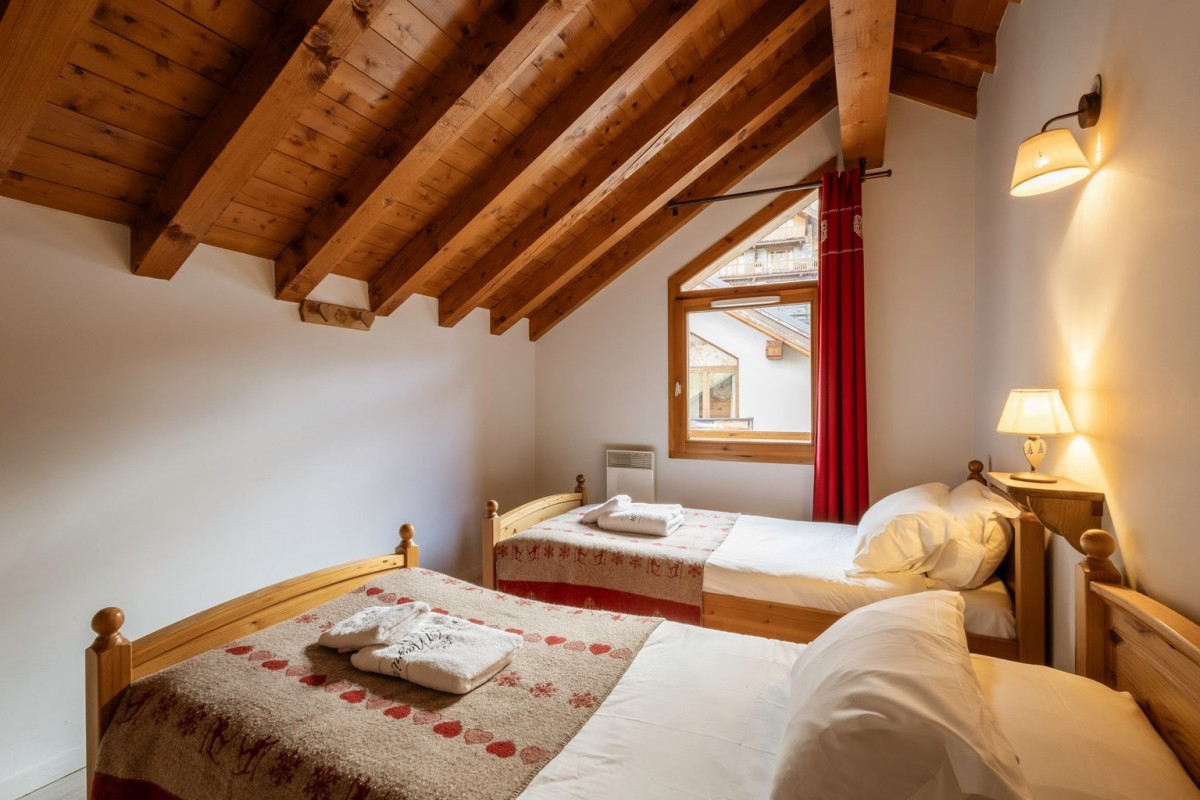 CHAMBRE - APPARTEMENT ADRIEN 5 - VALLOIRE CENTRE CHAMBRE - APPARTEMENT ADRIEN 5 - VALLOIRE CENTRE