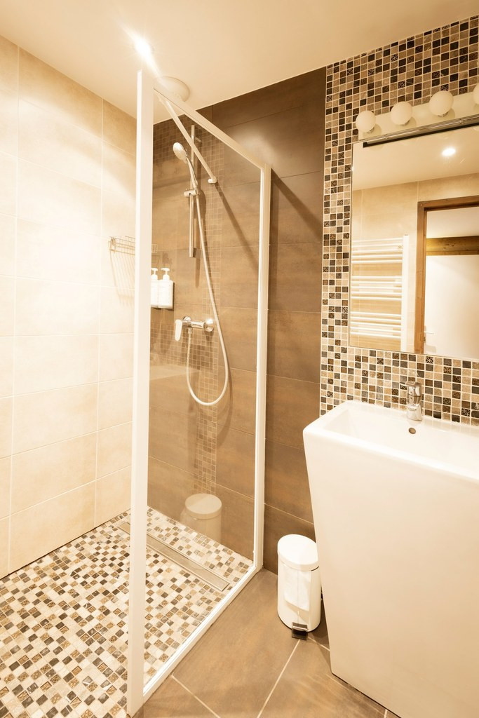 SALLE D'EAU - APPARTEMENT ADRIEN 6 - VALLOIRE CENTRE SALLE D'EAU - APPARTEMENT ADRIEN 6 - VALLOIRE CENTRE