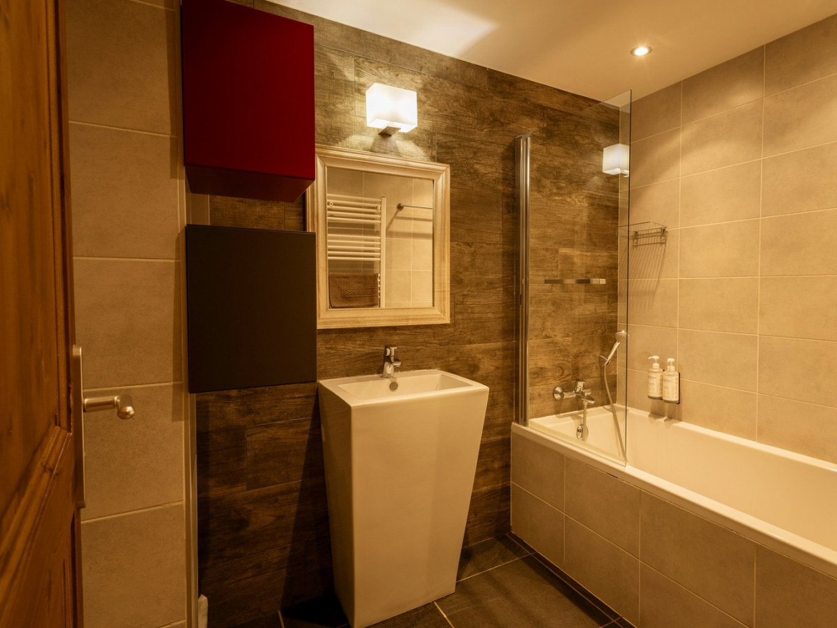 SALLE DE BAINS - APPARTEMENT ADRIEN 7 - VALLOIRE CENTRE