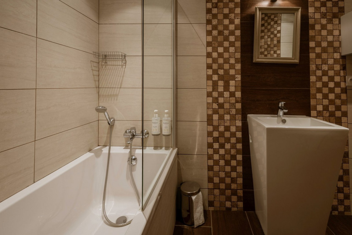 SALLE DE BAIN - APPARTEMENT ADRIEN 9 - VALLOIRE CENTRE SALLE DE BAIN - APPARTEMENT ADRIEN 9 - VALLOIRE CENTRE