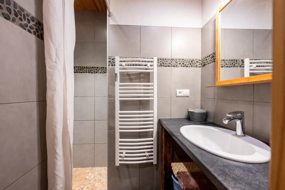 SALLE D'EAU - APPARTEMENT LA POYA - VALLOIRE LES VERNEYS SALLE D'EAU - APPARTEMENT LA POYA - VALLOIRE LES VERNEYS