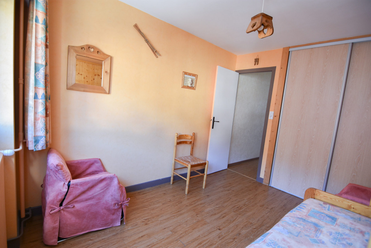 CHAMBRE - APPARTEMENT CHRISTIANIA ROCHEBRUNE - VALLOIRE CENTRE CHAMBRE - APPARTEMENT CHRISTIANIA ROCHEBRUNE - VALLOIRE CENTRE