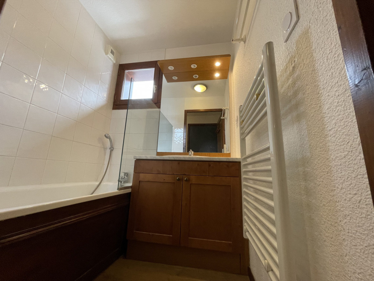 SALLE DE BAIN- APPARTEMENT BRUNEL 36 - VALLOIRE LES CHARBONNIERES