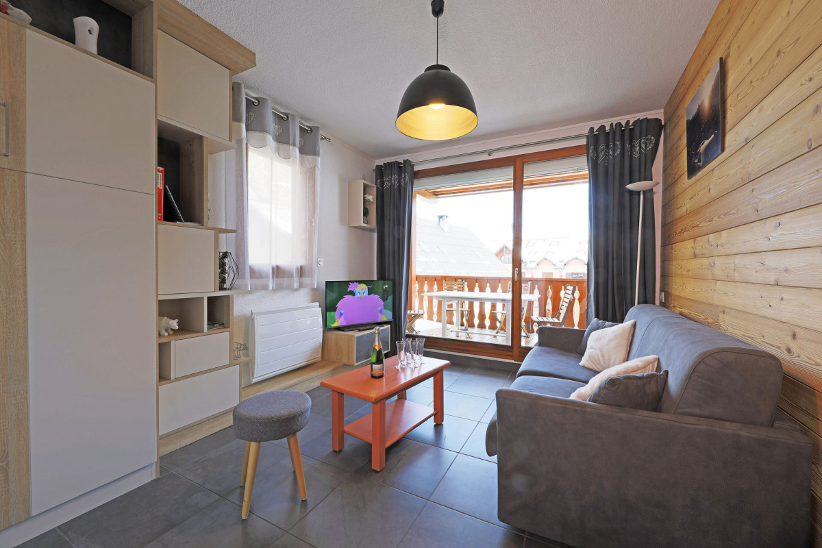 SALON - APPARTEMENT ROCHES FLEURIES B1 - VALLOIRE CENTRE - VALLOIRE RESERVATIONS SALON - APPARTEMENT ROCHES FLEURIES B1 - VALLOIRE CENTRE - VALLOIRE RESERVATIONS