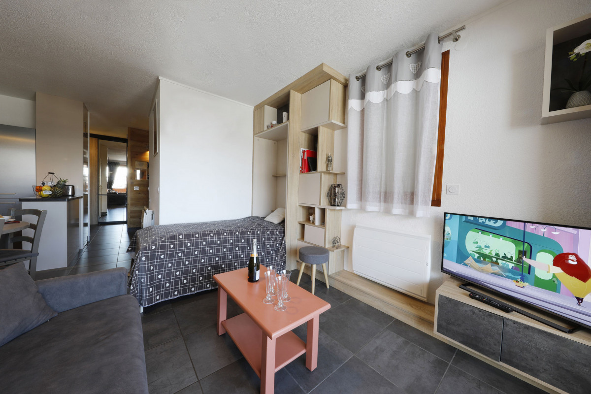 SALON - APPARTEMENT ROCHES FLEURIES B1 - VALLOIRE CENTRE - VALLOIRE RESERVATIONS SALON - APPARTEMENT ROCHES FLEURIES B1 - VALLOIRE CENTRE - VALLOIRE RESERVATIONS