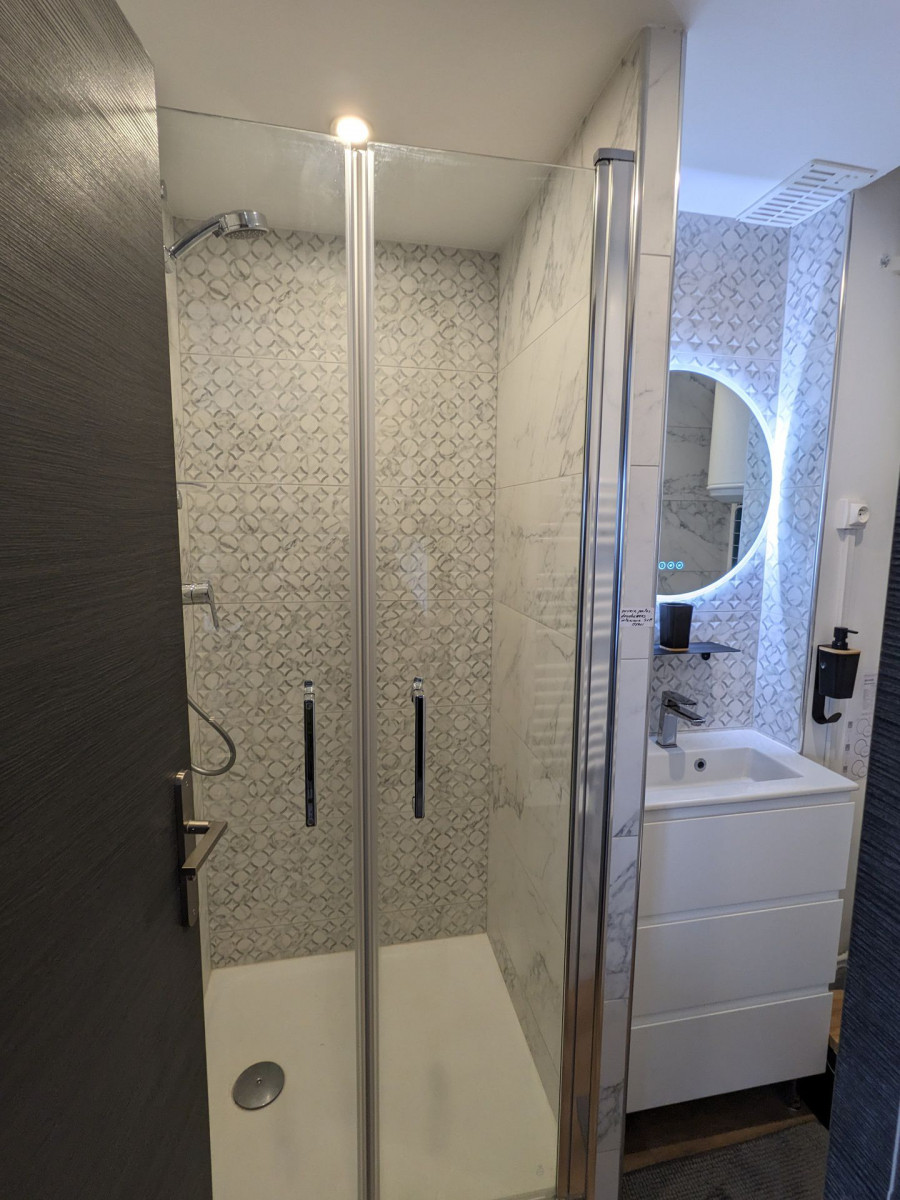 SALLE D'EAU - APPARTEMENT RESIDENCE GALIBIER 24 - VALLOIRE CENTRE SALLE D'EAU - APPARTEMENT RESIDENCE GALIBIER 24 - VALLOIRE CENTRE