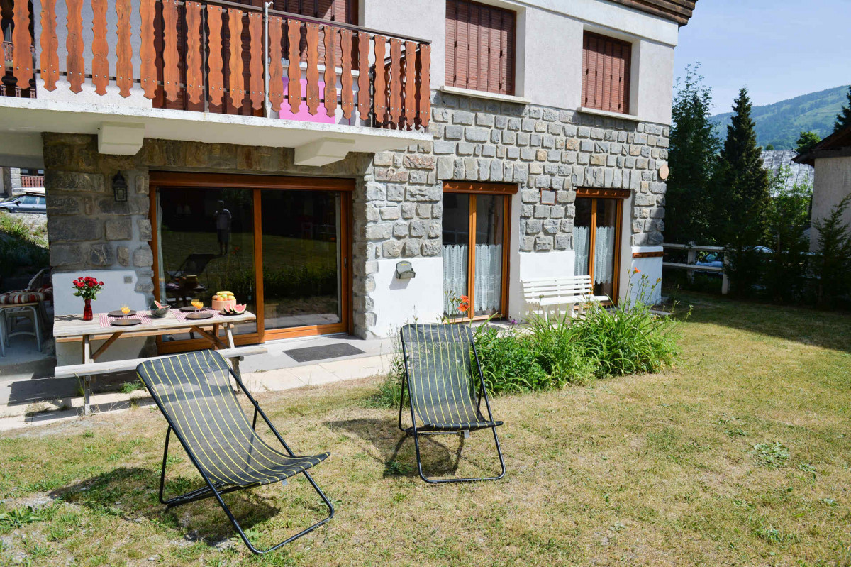 TERRASSE - CHALET LES GENTIANES APPARTEMENT RDJ - VALLOIRE CENTRE TERRASSE - CHALET LES GENTIANES APPARTEMENT RDJ - VALLOIRE CENTRE