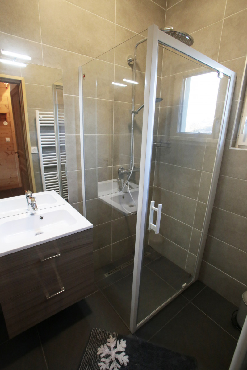 SALLE D'EAU - APPARTEMENT CHALET GRAND GALIBIER N°3- VALLOIRE LES VERNEYS SALLE D'EAU - APPARTEMENT CHALET GRAND GALIBIER N°3- VALLOIRE LES VERNEYS
