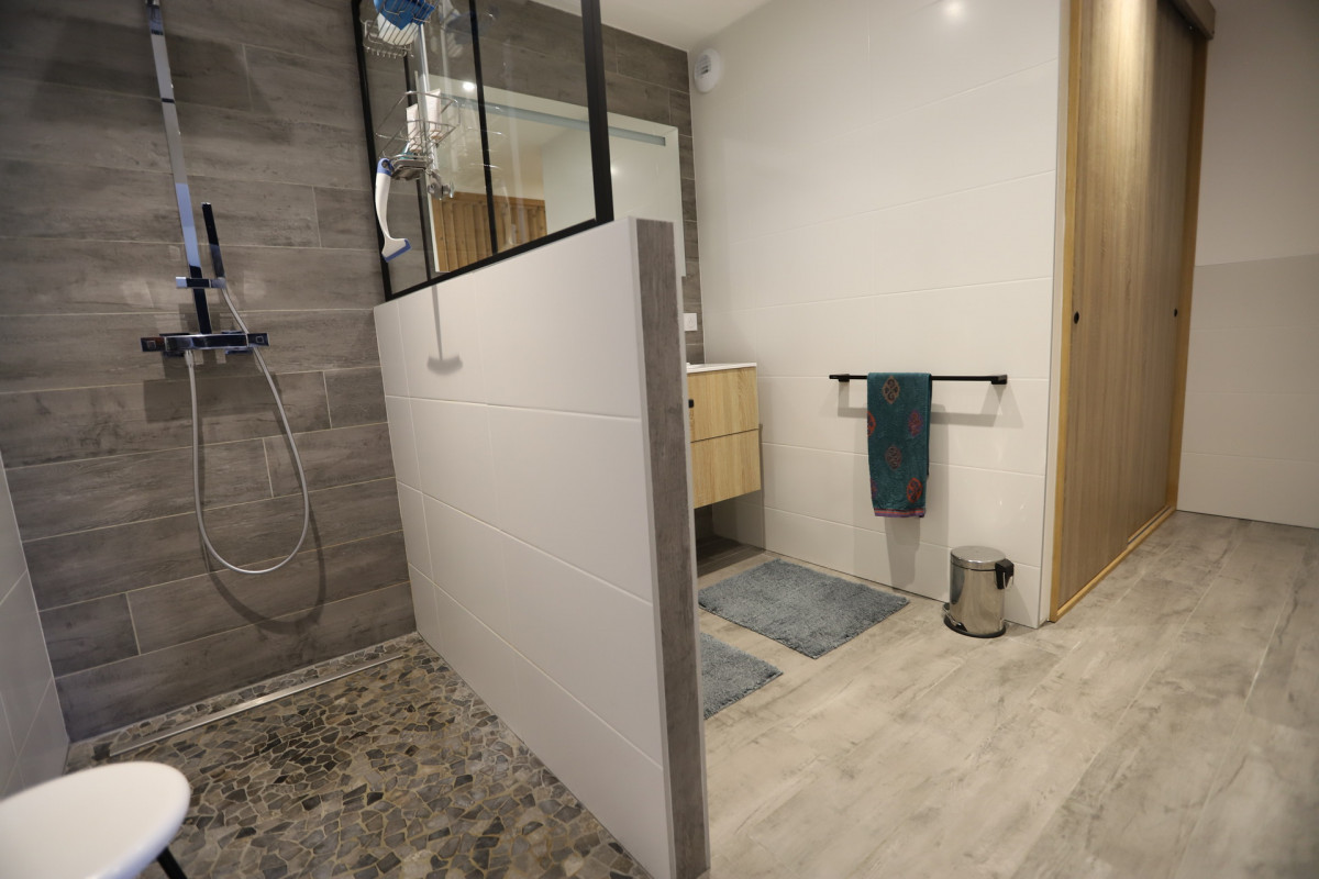 SALLE D'EAU CHAMBRE PARENTALE - MAISON PIC VERT - LES VERNEYS VALLOIRE