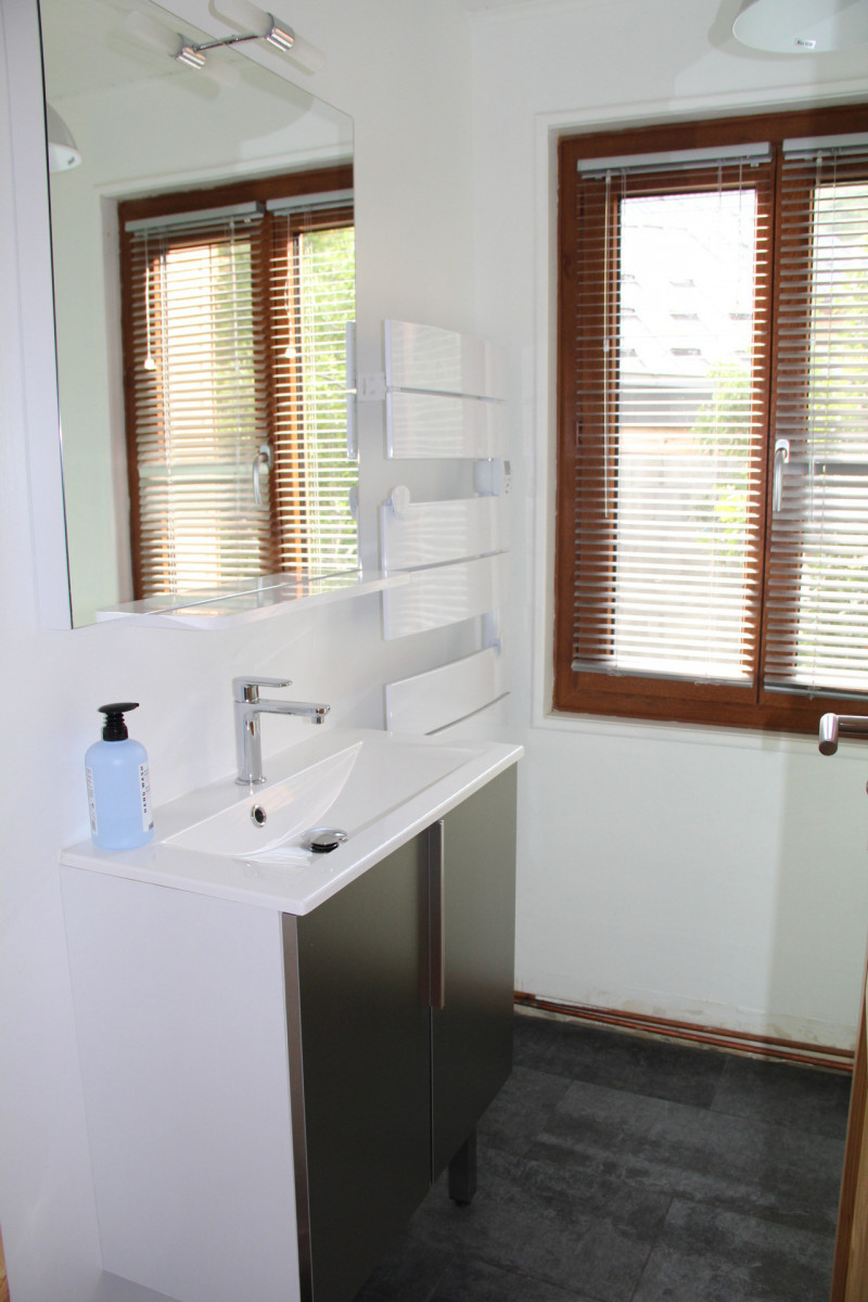 SALLE D'EAU - CHALET LES ETERLOUS - VALLOIRE CENTRE SALLE D'EAU - CHALET LES ETERLOUS - VALLOIRE CENTRE