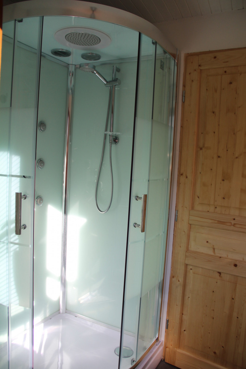 SALLE D'EAU - CHALET LES ETERLOUS - VALLOIRE CENTRE SALLE D'EAU - CHALET LES ETERLOUS - VALLOIRE CENTRE