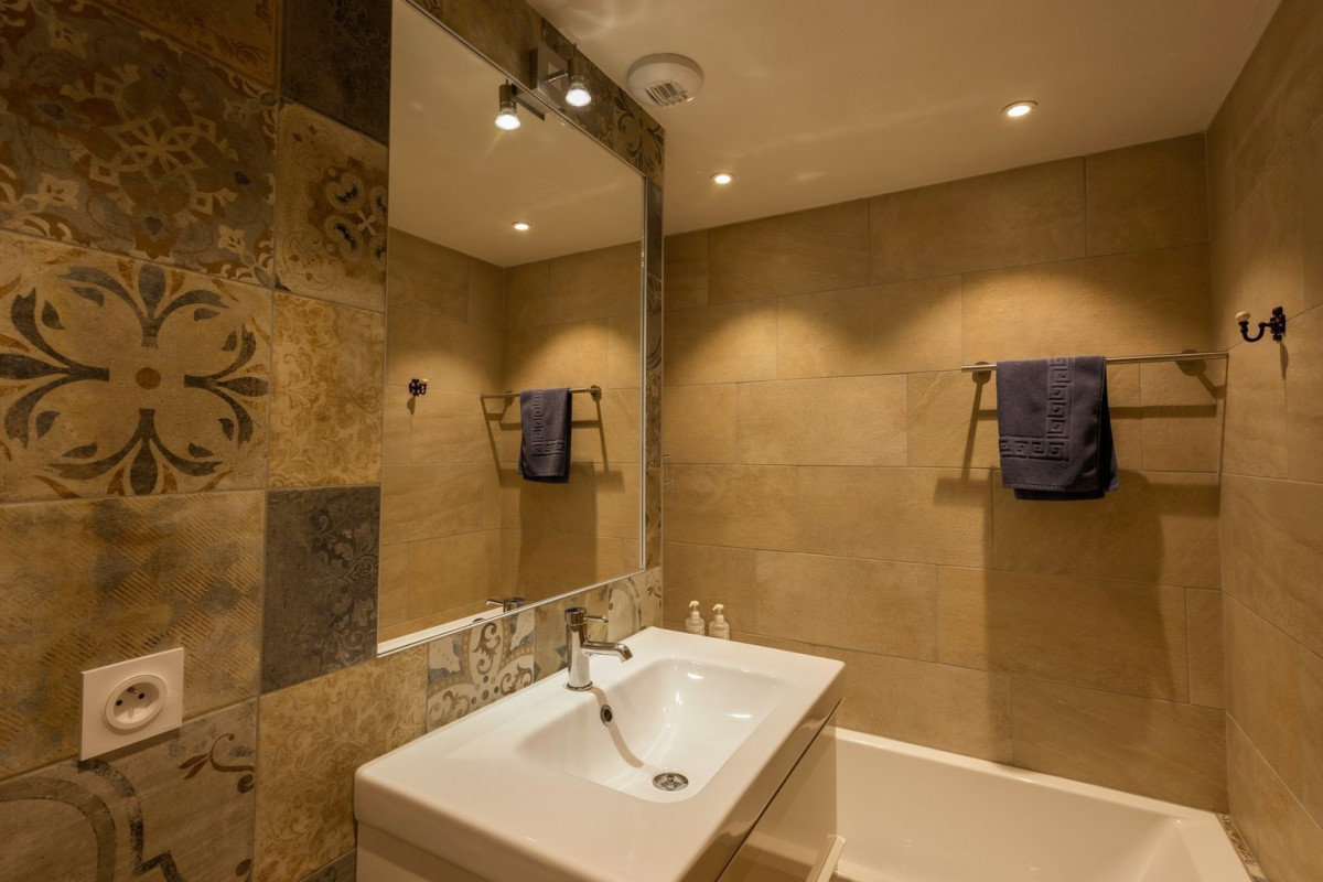 SALLE DE BAINS - APPARTEMENT ETOILE DES NEIGES 7 - VALLOIRE CENTRE SALLE DE BAINS - APPARTEMENT ETOILE DES NEIGES 7 - VALLOIRE CENTRE