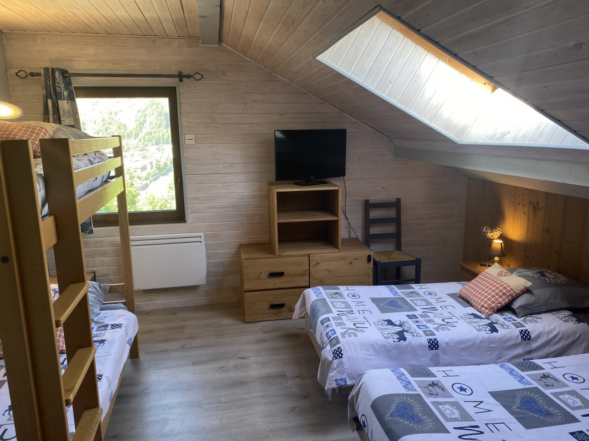 CHAMBRE - CHALET EPINETTE - VALLOIRE LES CHOSEAUX CHAMBRE - CHALET EPINETTE - VALLOIRE LES CHOSEAUX