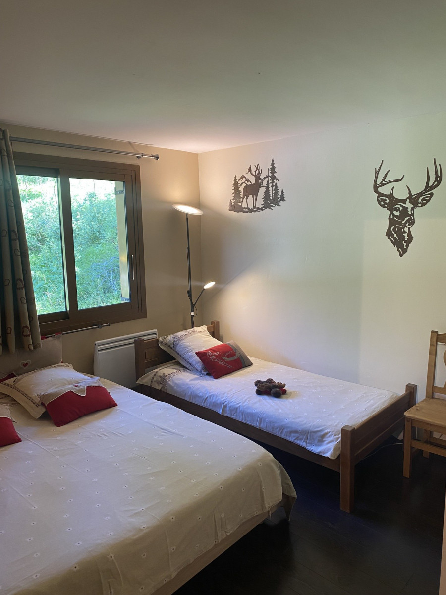 CHAMBRE - CHALET EPINETTE - VALLOIRE LES CHOSEAUX CHAMBRE - CHALET EPINETTE - VALLOIRE LES CHOSEAUX