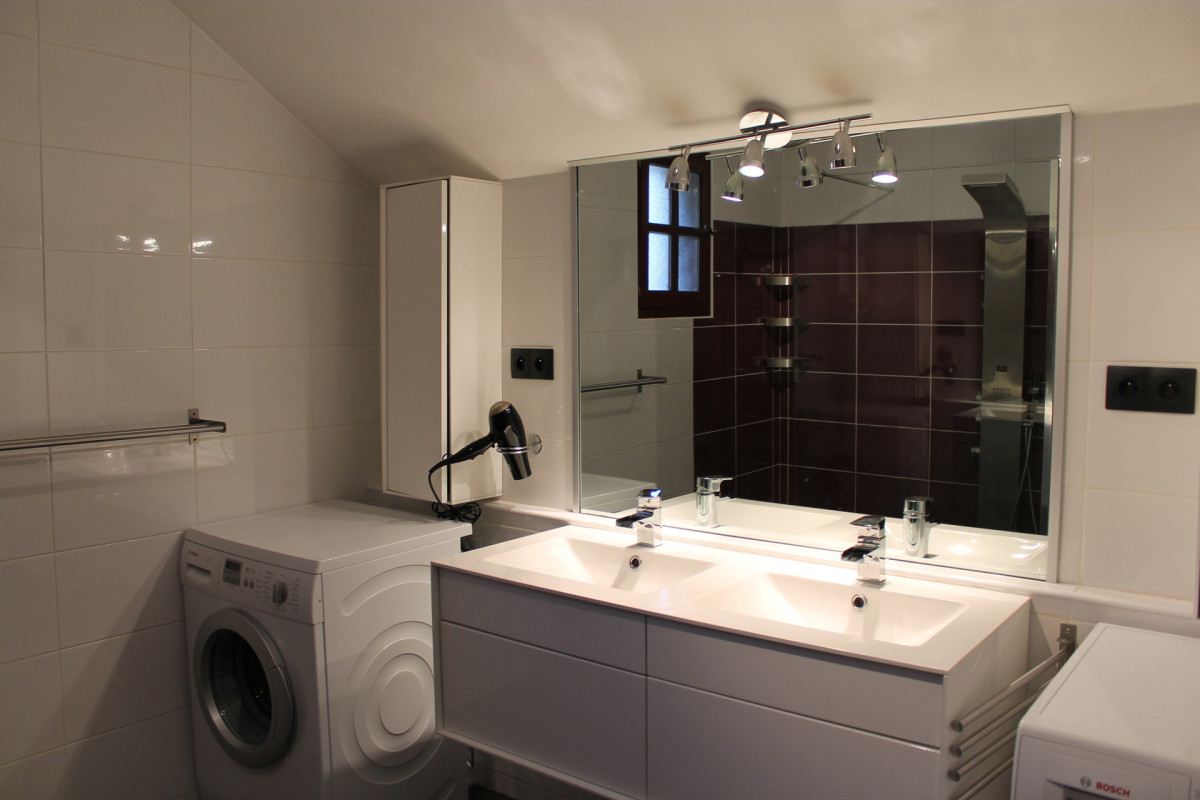 SALLE DE BAINS - APPARTEMENT LES EGLANTIERS - LE PONTET VALLOIRE SALLE DE BAINS - APPARTEMENT LES EGLANTIERS - LE PONTET VALLOIRE