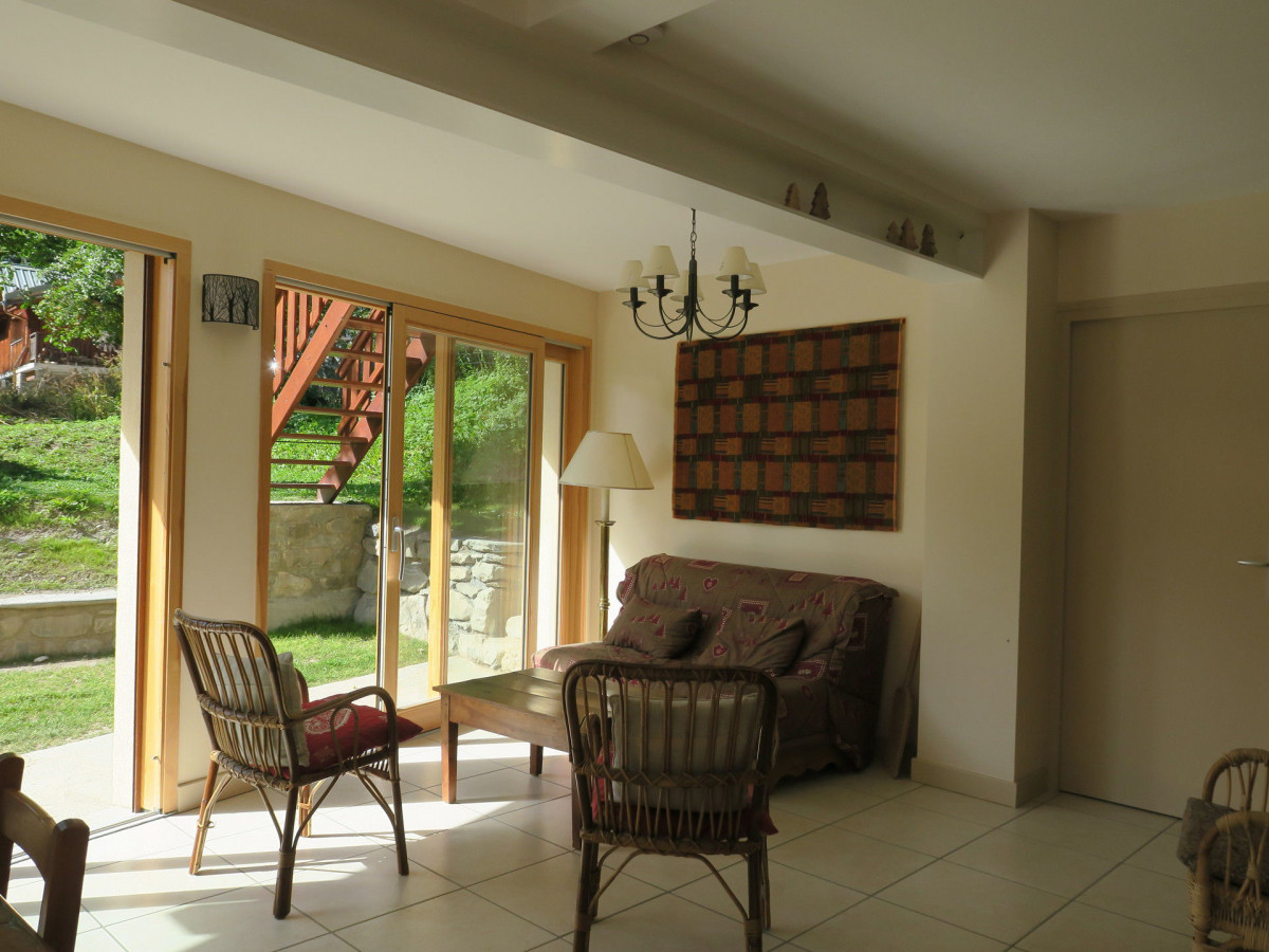 SALON 2 - APPARTEMENT OLVERA RDJ - VALLOIRE LA BORGE - VALLOIRE RESERVATIONS SALON 2 - APPARTEMENT OLVERA RDJ - VALLOIRE LA BORGE - VALLOIRE RESERVATIONS