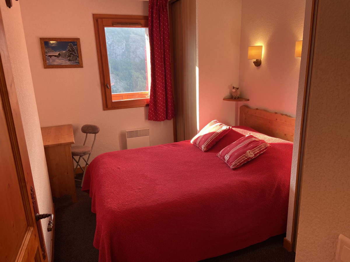 CHAMBRE - APPARTEMENT PENSEE 201 CHALETS DE LA VALLEE D'OR - VALLOIRE LES CHARBONNIERES CHAMBRE - APPARTEMENT PENSEE 201 CHALETS DE LA VALLEE D'OR - VALLOIRE LES CHARBONNIERES