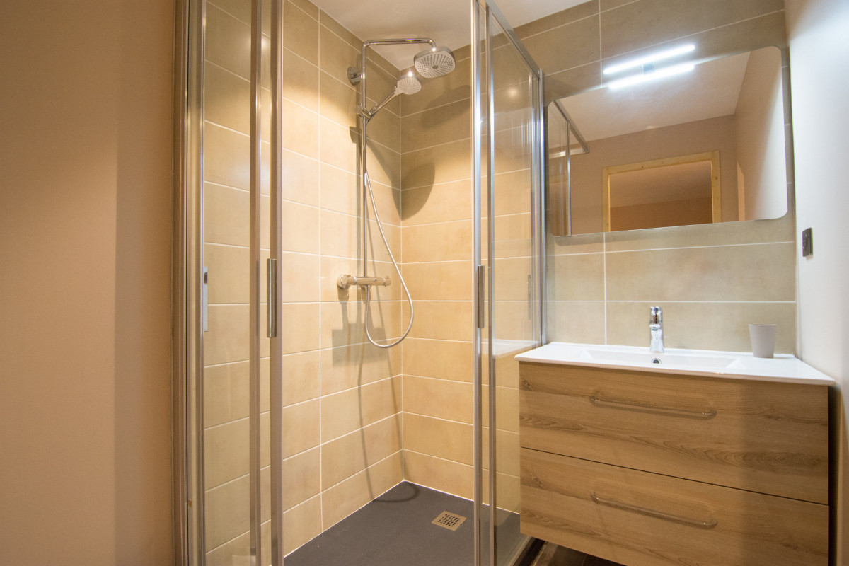 SALLE D'EAU - CHALET APPARTEMENTSANDEMA1 - VALLOIRE LE CRET DU SERROZ VALLOIRE SALLE D'EAU - CHALET APPARTEMENTSANDEMA1 - VALLOIRE LE CRET DU SERROZ VALLOIRE