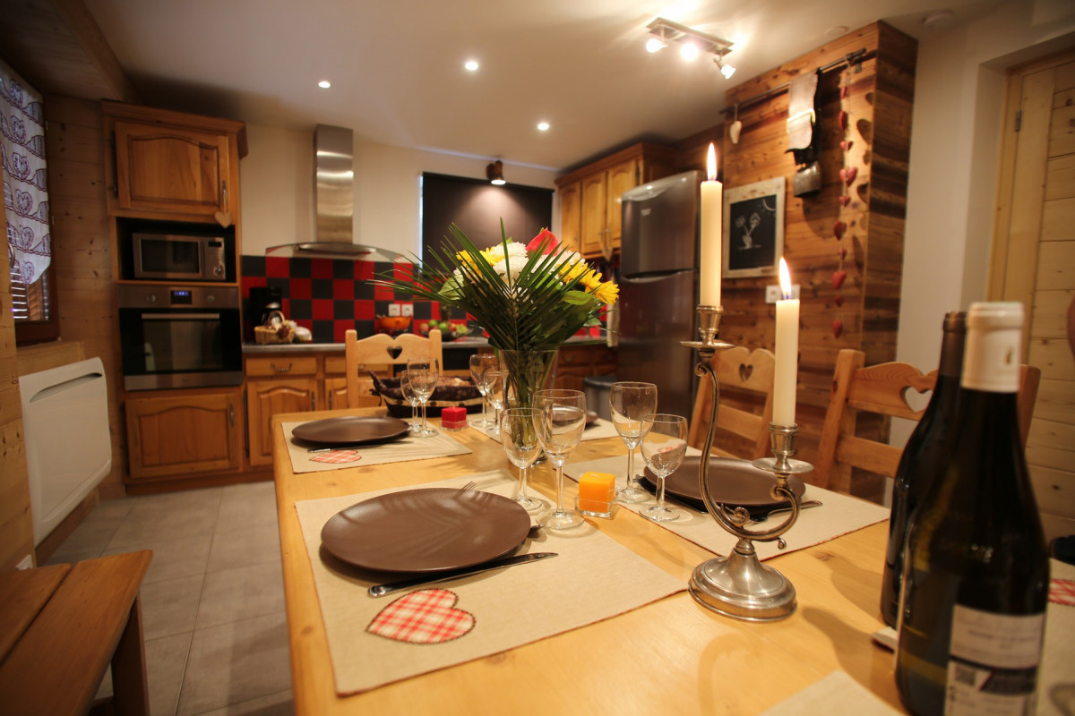 SALON - CHALET LES GENTIANES APPARTEMENT 1 - VALLOIRE CENTRE - VALLOIRE RESERVATIONS SALON - CHALET LES GENTIANES APPARTEMENT 1 - VALLOIRE CENTRE - VALLOIRE RESERVATIONS