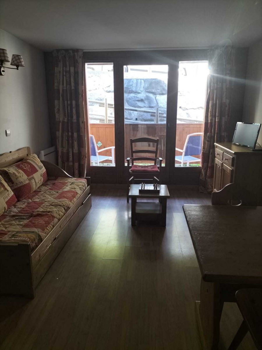 SALON - APPARTEMENT GENTIANE 207  HAMEAU DE LA VALLEE D'OR -VALLOIRE LES CHARBONNIERES - VALLOIRE RESERVATIONS