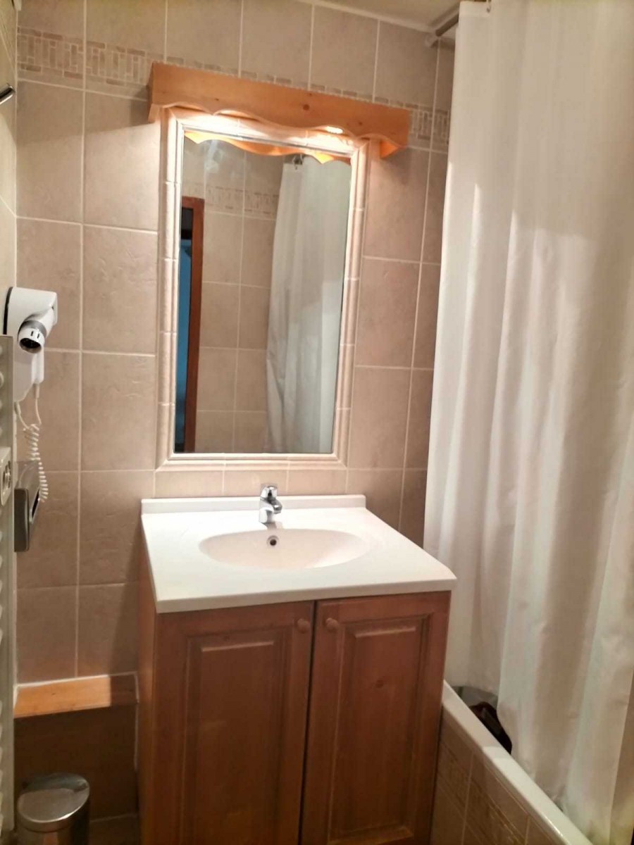 SALLE DE BAIN - APPARTEMENT GENTIANE 207  HAMEAU DE LA VALLEE D'OR -VALLOIRE LES CHARBONNIERES