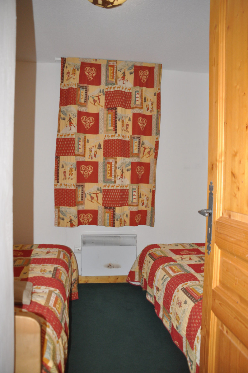 CHAMBRE - APPARTEMENT PRIMEVERE 002 - LES CHARBONNIERES