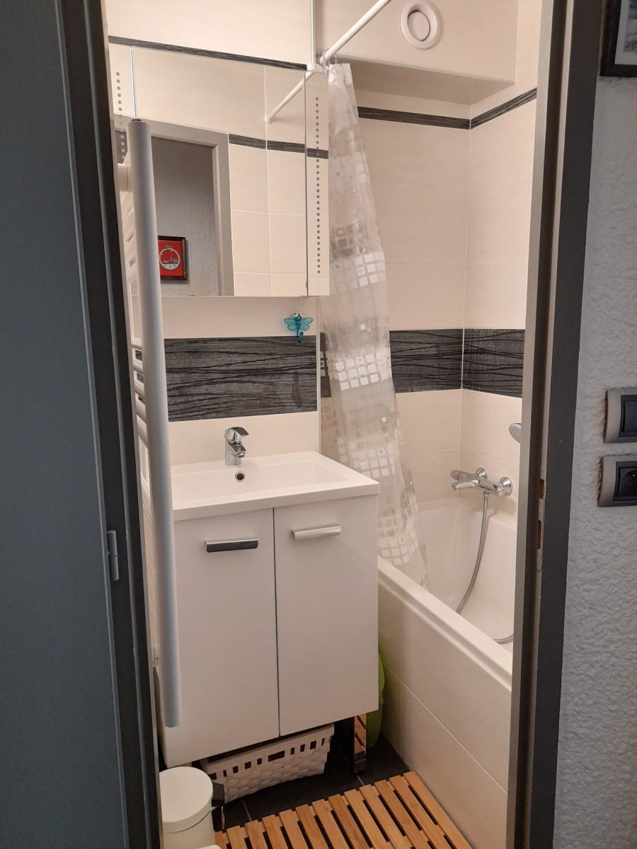 SALLE DE BAIN- STUDIO CHOSEAUX 202 - VALLOIRE CENTRE SALLE DE BAIN- STUDIO CHOSEAUX 202 - VALLOIRE CENTRE