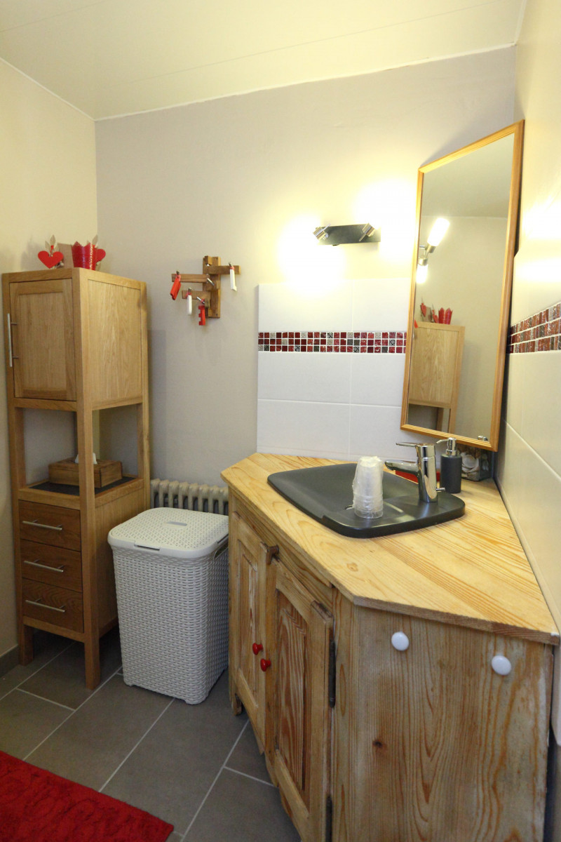 SALLE DE BAINS - APPARTEMENT CHEZ JOSEPH RESIDENCE RAPIN - VALLOIRE CENTRE SALLE DE BAINS - APPARTEMENT CHEZ JOSEPH RESIDENCE RAPIN - VALLOIRE CENTRE