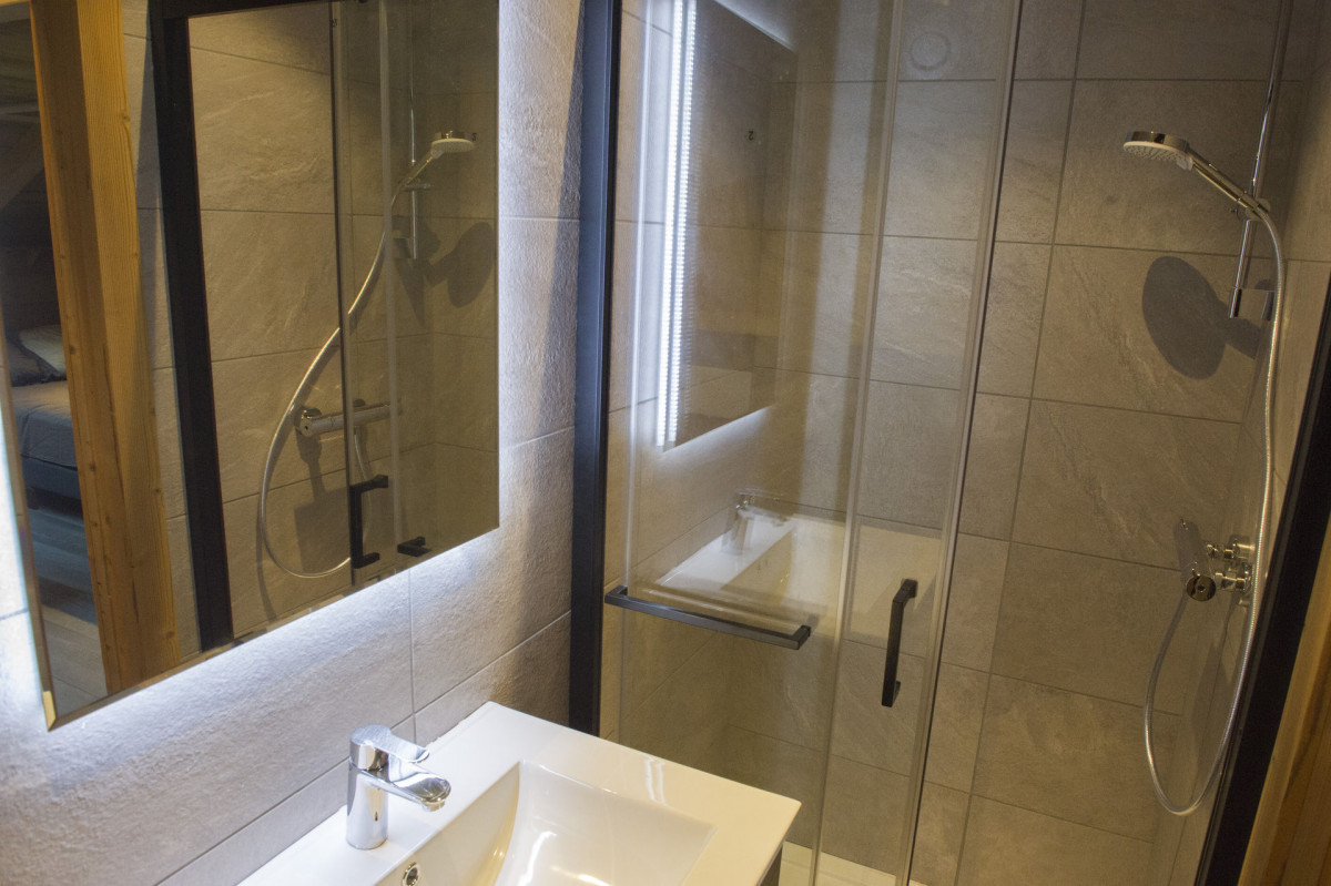 SALLE D'EAU - APPARTEMENT LA ROSE DES VENTS 1 GALIBIER - VALLOIRE LE SERROZ SALLE D'EAU - APPARTEMENT LA ROSE DES VENTS 1 GALIBIER - VALLOIRE LE SERROZ