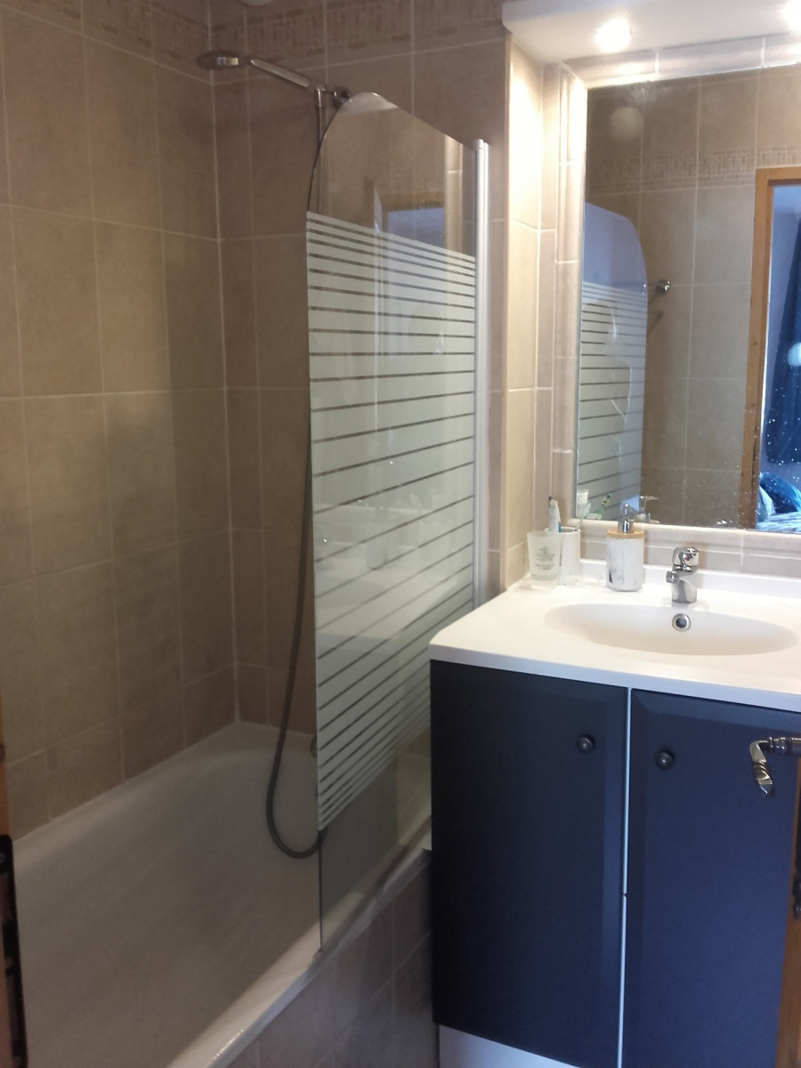 SALLE DE BAIN - APPARTEMENT PRIMEVERE 001 SALLE DE BAIN - APPARTEMENT PRIMEVERE 001