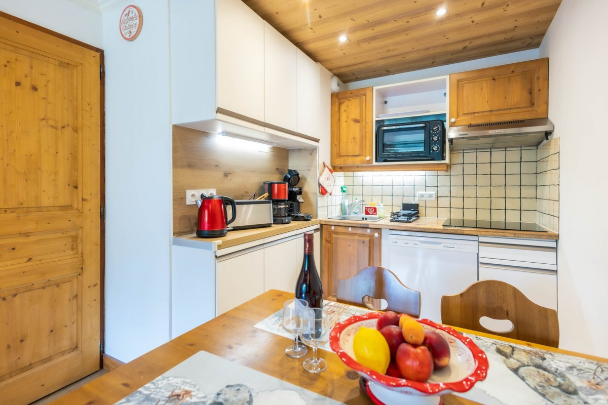 COIN CUISINE - GENTIANE 100 APPARTEMENT HAMEAU DE LA VALLEE D'OR - LES CHARBONNIERES VALLOIRE
