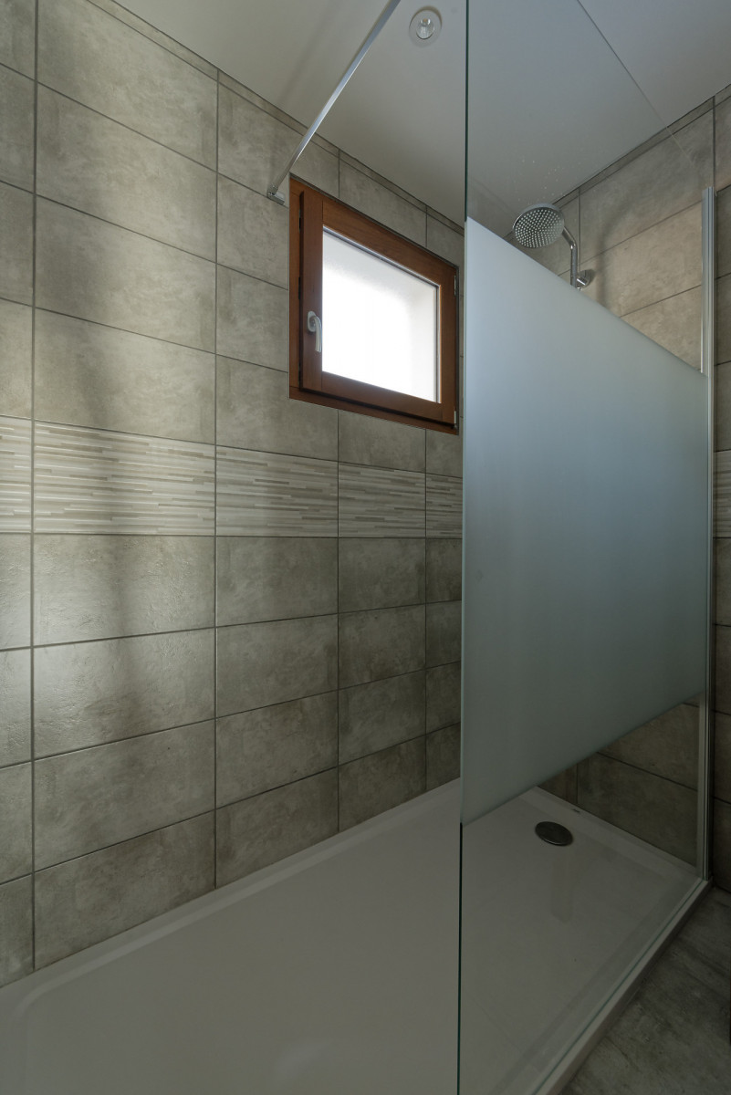 SALLE DE BAINS - APPARTEMENT MAISON NOTRE NID EPILOBE - LA BORGE VALLOIRE SALLE DE BAINS - APPARTEMENT MAISON NOTRE NID EPILOBE - LA BORGE VALLOIRE