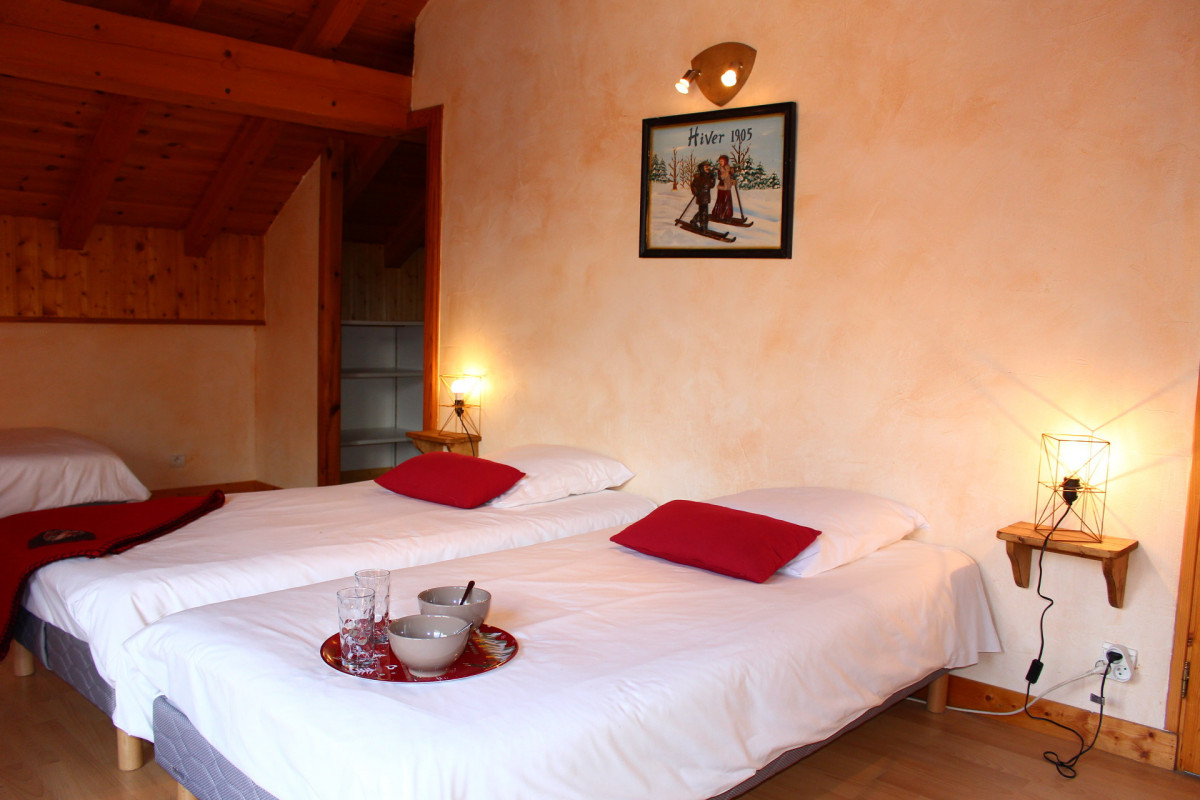 CHAMBRE - APPARTEMENT LE PARPAILLON - VALLOIRE LES VERNEYS CHAMBRE - APPARTEMENT LE PARPAILLON - VALLOIRE LES VERNEYS