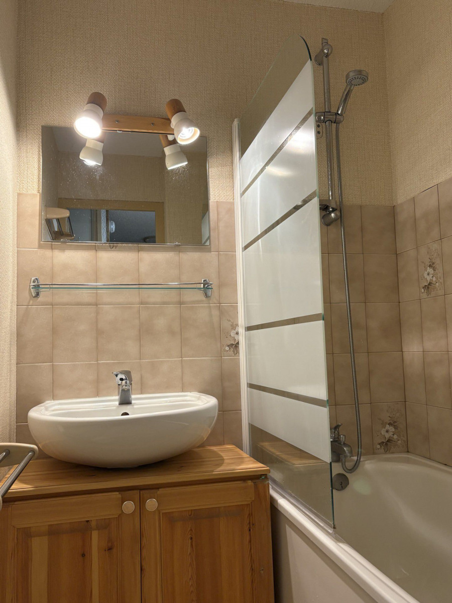 SALLE DE BAINS - APPARTEMENT CHOSEAUX 402 - VALLOIRE CENTRE SALLE DE BAINS - APPARTEMENT CHOSEAUX 402 - VALLOIRE CENTRE
