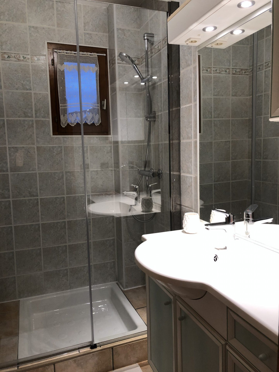 SALLE D'EAU - CHALET COLENFREY - VALLOIRE LE SERROZ SALLE D'EAU - CHALET COLENFREY - VALLOIRE LE SERROZ