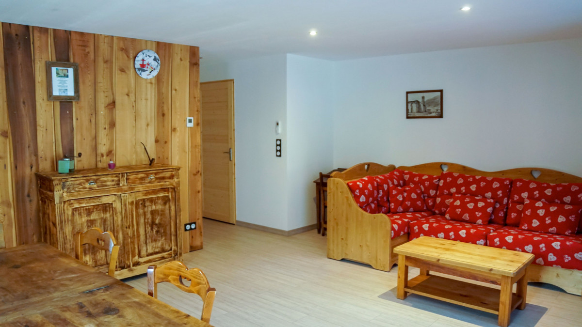 SALON - CHEZ MAXIME - VALLOIRE L'ARCHAZ - VALLOIRE RESERVATIONS SALON - CHEZ MAXIME - VALLOIRE L'ARCHAZ - VALLOIRE RESERVATIONS