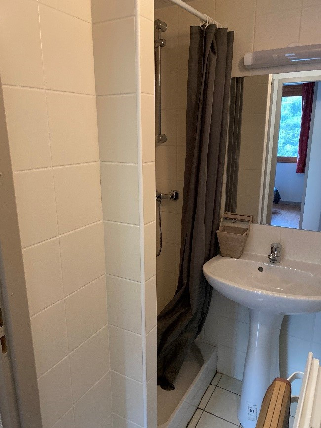 SALLE D'EAU - HAMEAU DE VALLOIRE APPARTEMENT 404 - VALLOIRE LES CHOSEAUX SALLE D'EAU - HAMEAU DE VALLOIRE APPARTEMENT 404 - VALLOIRE LES CHOSEAUX