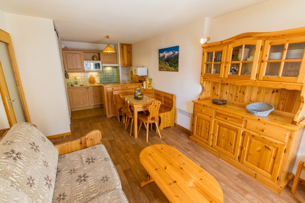SALON -APPARTEMENT BON ACCUEIL 25 - VALLOIRE CENTRE- VALLOIRE RESERVATIONS SALON -APPARTEMENT BON ACCUEIL 25 - VALLOIRE CENTRE- VALLOIRE RESERVATIONS