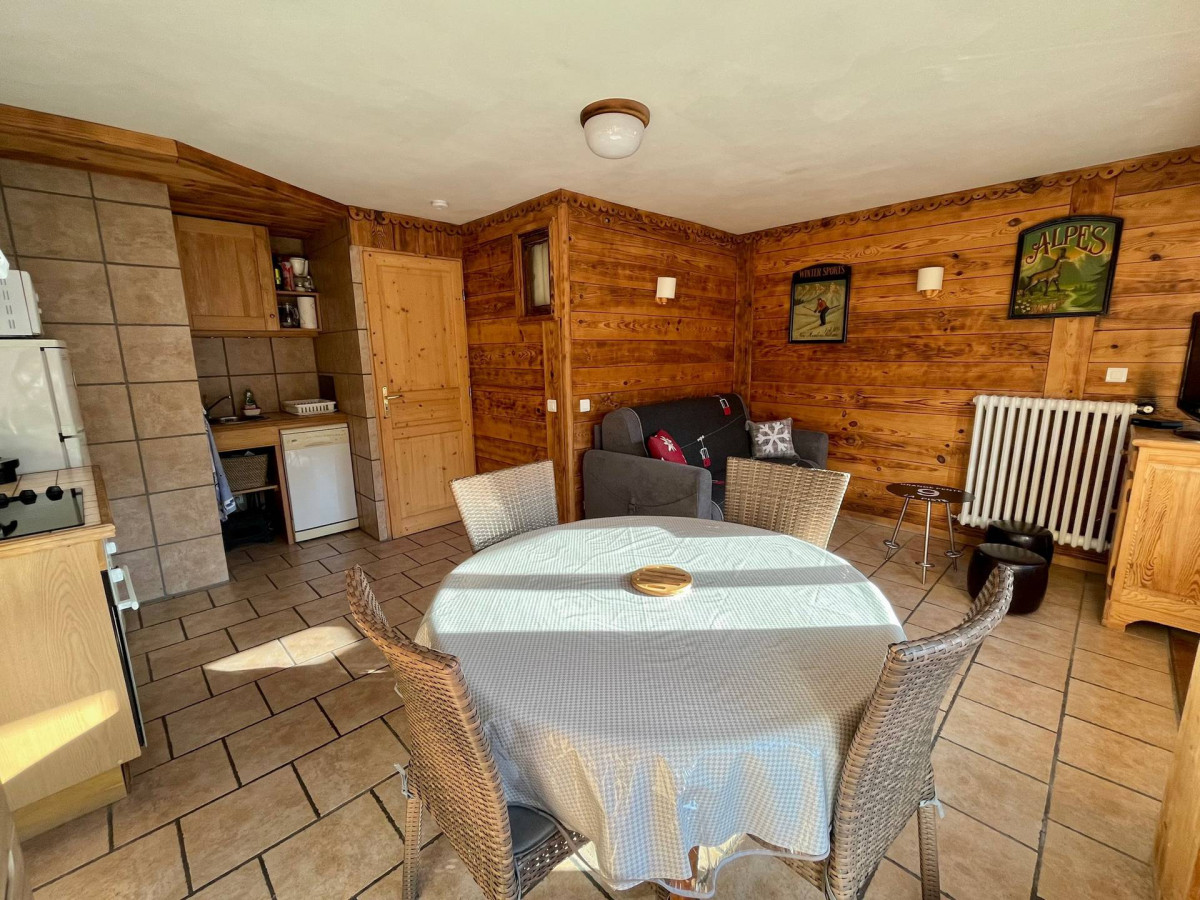 SALON - APPARTEMENT RESIDENCE GALIBIER N°25 - VALLOIRE CENTRE - VALLOIRE RESERVATIONS SALON - APPARTEMENT RESIDENCE GALIBIER N°25 - VALLOIRE CENTRE - VALLOIRE RESERVATIONS
