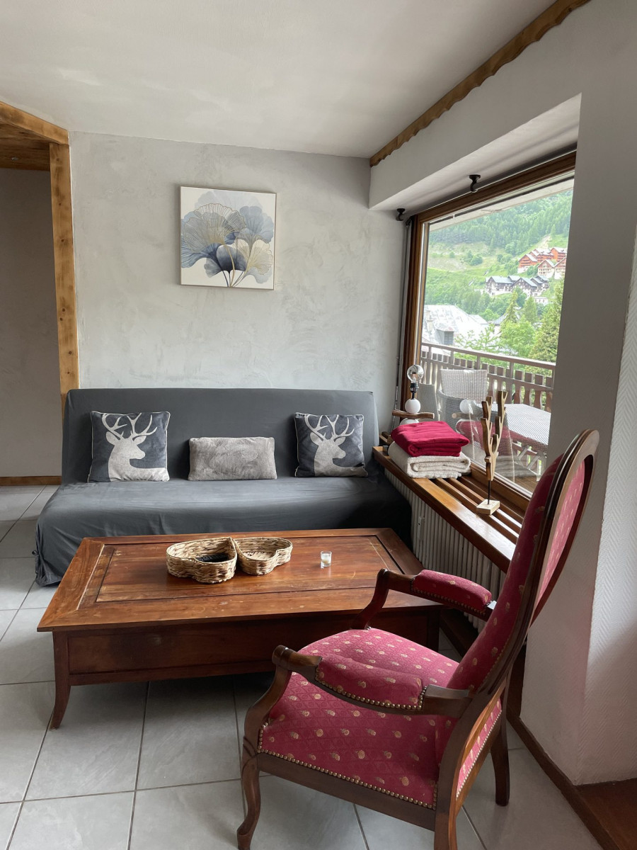 SALON - APPARTEMENT RESIDENCE GALIBIER 15 - VALLOIRE CENTRE - VALLOIRE RESERVATIONS SALON - APPARTEMENT RESIDENCE GALIBIER 15 - VALLOIRE CENTRE - VALLOIRE RESERVATIONS