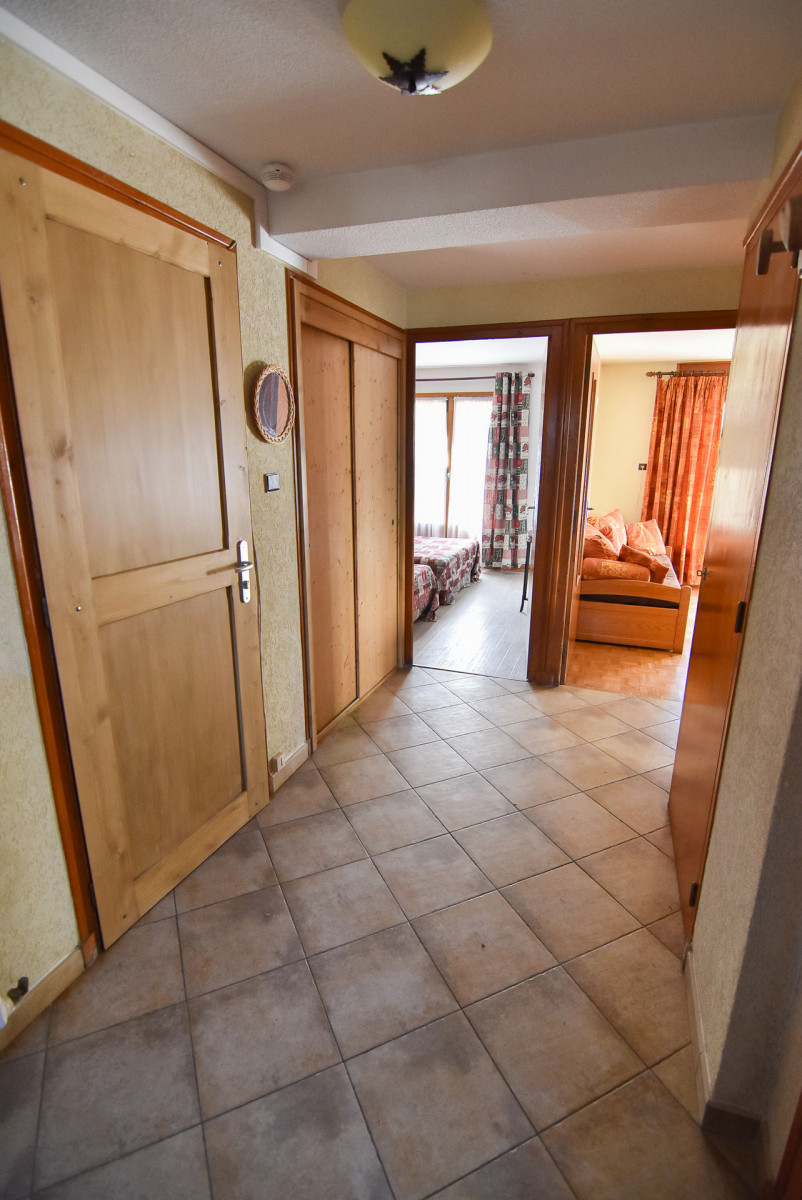 ENTREE - APPARTEMENT LES CHARDONNETS 01 - VALLOIRE CENTRE ENTREE - APPARTEMENT LES CHARDONNETS 01 - VALLOIRE CENTRE