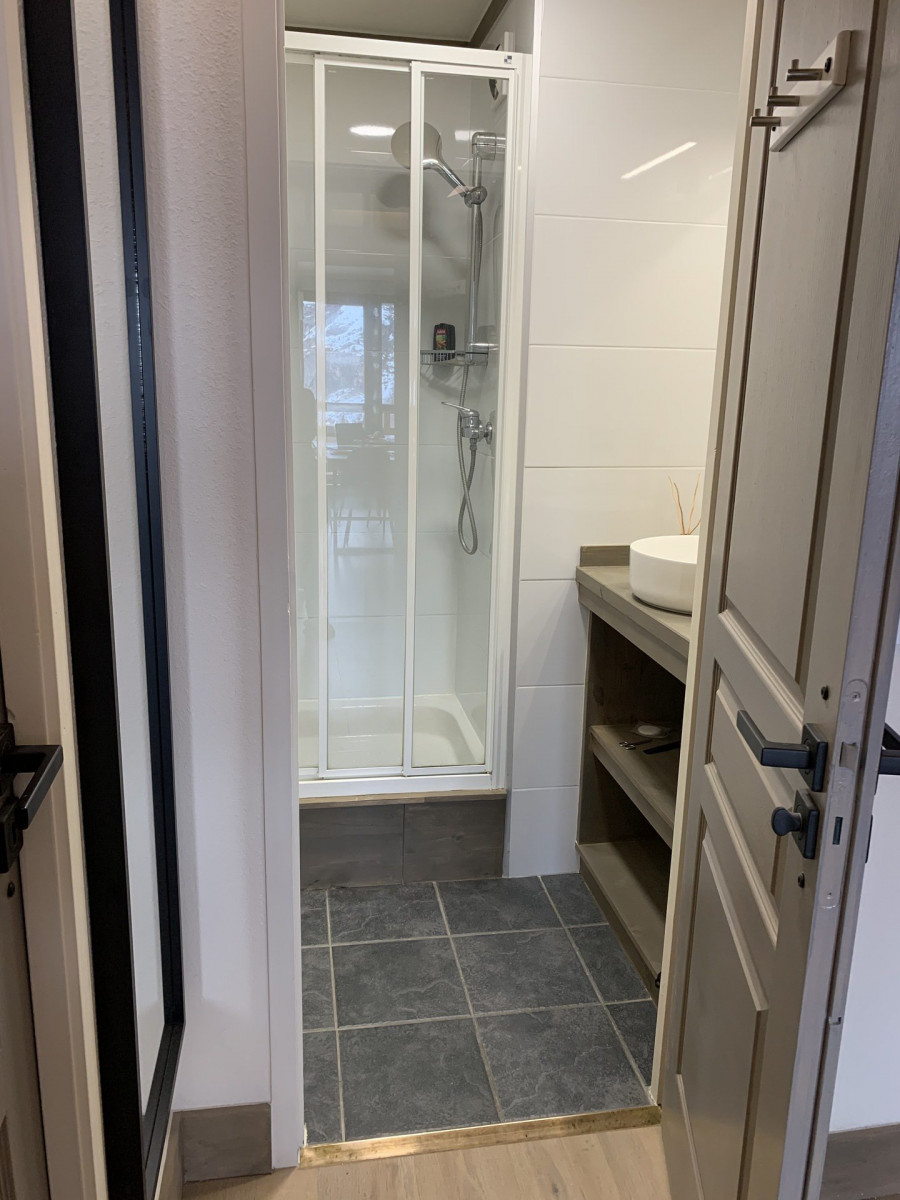 SALLE D'EAU - APPARTEMENT CHALETS DU GALIBIER II N°137 - MOULIN BENJAMIN