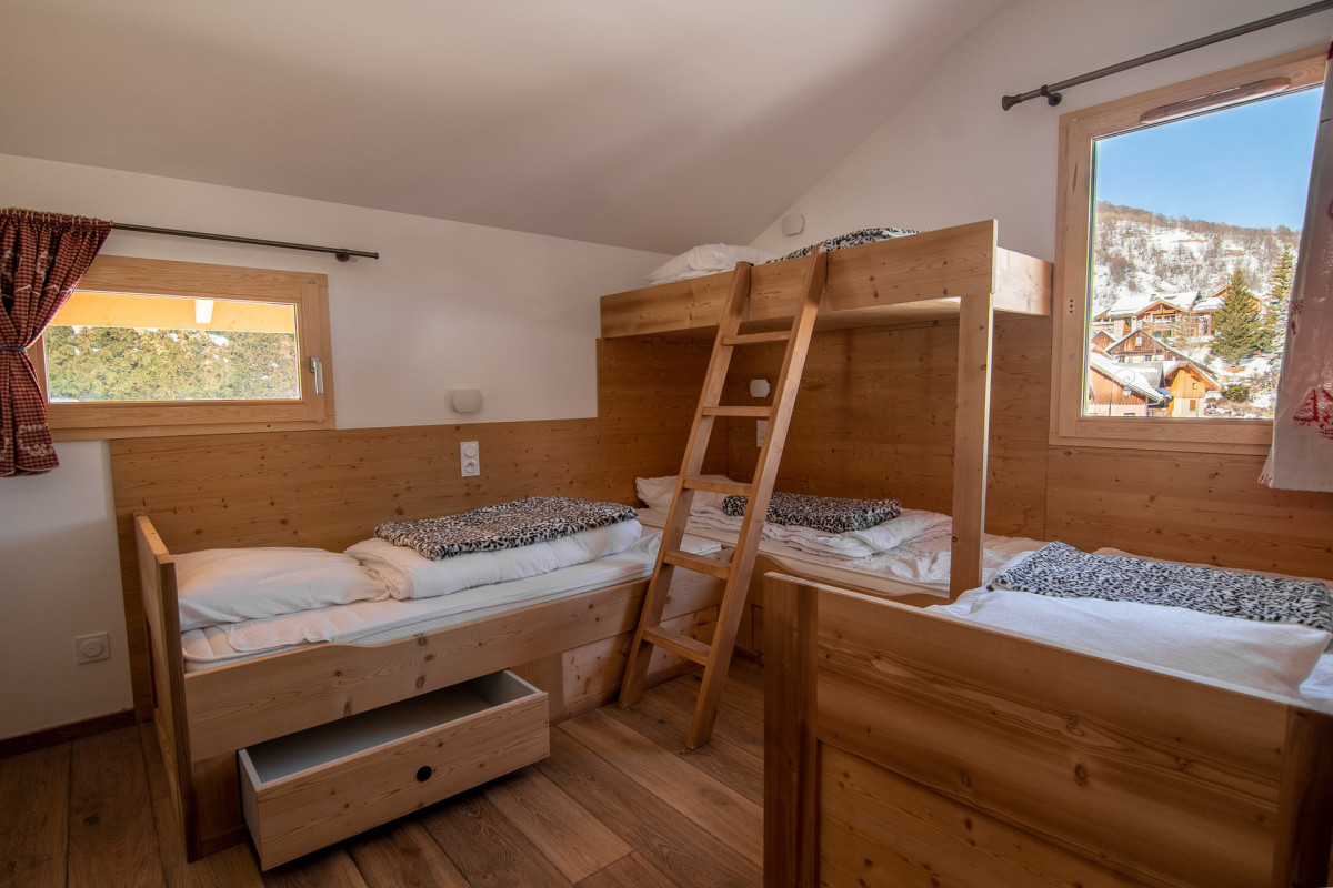 CHAMBRE - CHALET KOPEREK - LE SERROZ VALLOIRE CHAMBRE - CHALET KOPEREK - LE SERROZ VALLOIRE