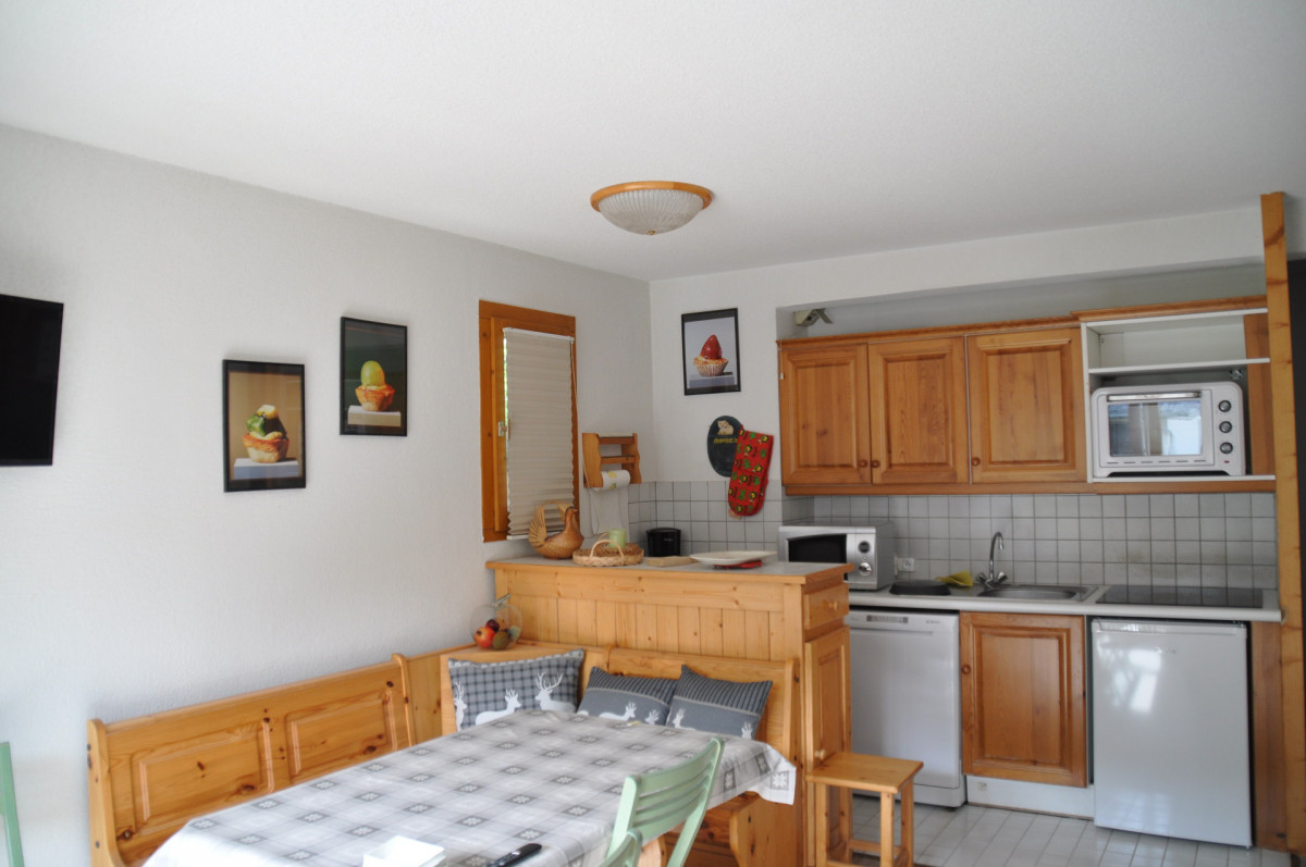 CUISINE - APPARTEMENT - CHALET DE TIGNY CLEMATITE C8- VALLOIRE CENTRE - VALLOIRE RESERVATIONS CUISINE - APPARTEMENT - CHALET DE TIGNY CLEMATITE C8- VALLOIRE CENTRE - VALLOIRE RESERVATIONS