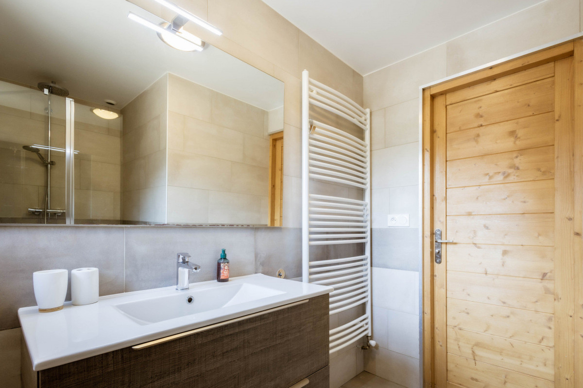 SALLE DE BAIN - APPARTEMENT LES LIGNIERES 1 - VALLOIRE CENTRE