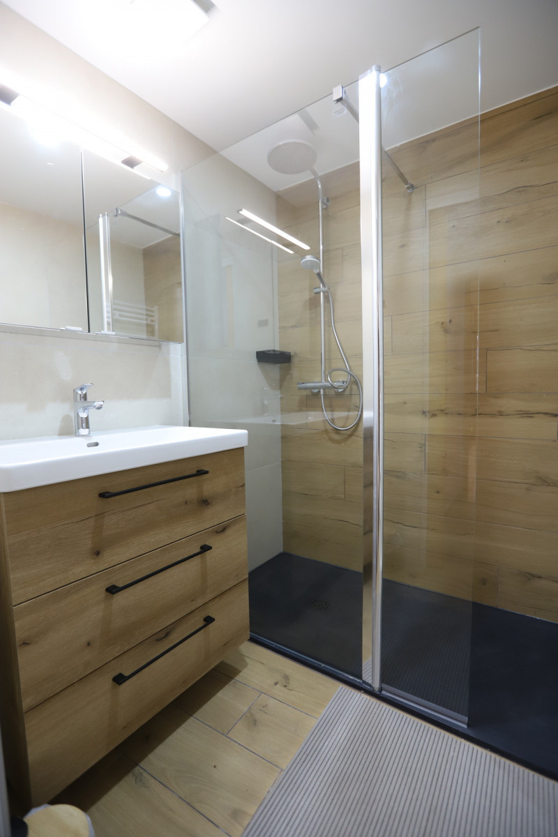 SALLE D'EAU - APPARTEMENT MAGNIN 8 - VALLOIRE CENTRE SALLE D'EAU - APPARTEMENT MAGNIN 8 - VALLOIRE CENTRE