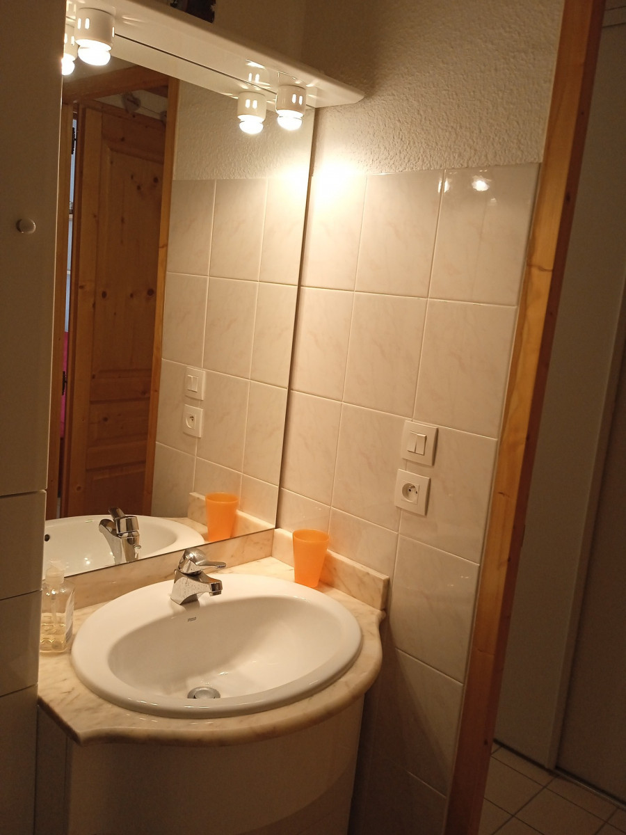 SALLE DE BAIN - STUDIO PONTET B2 - VALLOIRE CENTRE SALLE DE BAIN - STUDIO PONTET B2 - VALLOIRE CENTRE