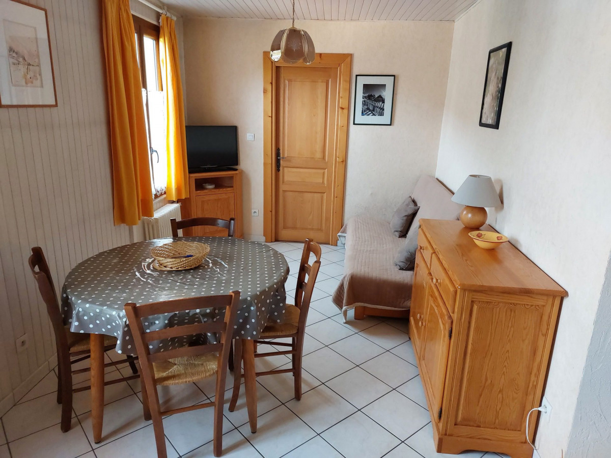 SALON - APPARTEMENT MAGNIN 6 - VALLOIRE CENTRE - VALLOIRE RESERVATIONS SALON - APPARTEMENT MAGNIN 6 - VALLOIRE CENTRE - VALLOIRE RESERVATIONS