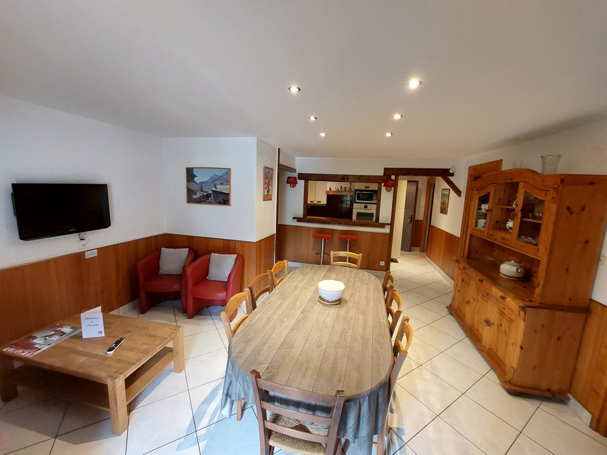 SALLE A MANGER - MAGNIN SPORTS APPARTEMENT 1 - VALLOIRE CENTRE SALLE A MANGER - MAGNIN SPORTS APPARTEMENT 1 - VALLOIRE CENTRE