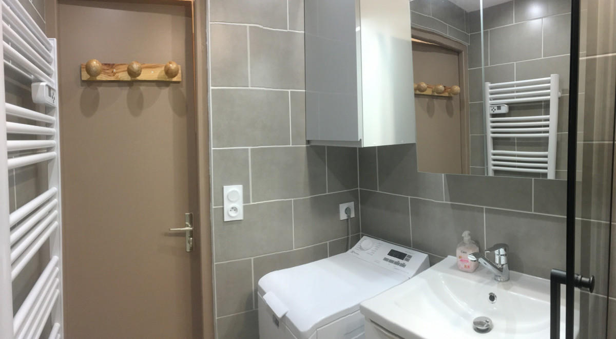 SALLE D'EAU 1 - APPARTEMENT BETELGEUSE 60 - VALLOIRE CENTRE SALLE D'EAU 1 - APPARTEMENT BETELGEUSE 60 - VALLOIRE CENTRE